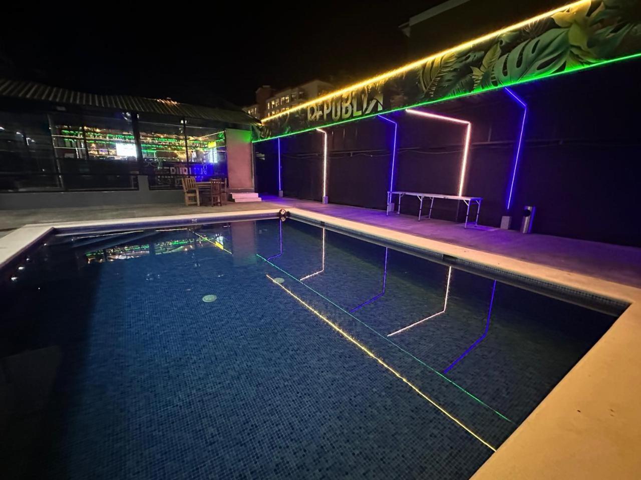 Republik Hotel, Bistro And Nightclub On Site Jaco Exterior photo
